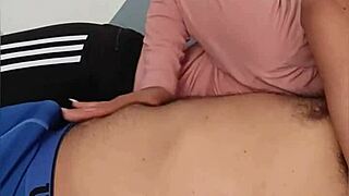 follando con un extraño en la fiesta, engañé a mi marido a pelo y fue delicioso