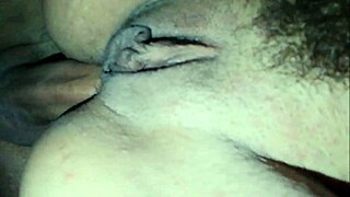 ripresa da vicino del cazzo che pompa un grosso culo con sborrata dentro