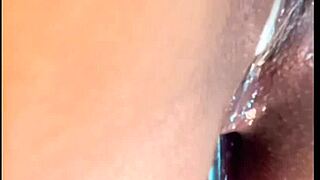 novinha safada esguicha e implora para que ele goze na sua buceta molhada roseredvip