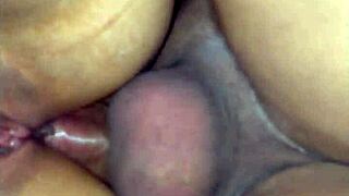 me encanta sentir la verga en el culo, mamada antes y esposo gozando dentro