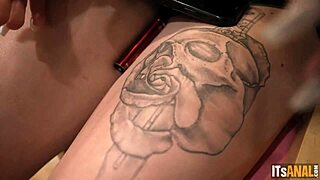 Wow, Joey White takes 10 inches deep in her ass, so hot! 😍