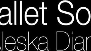 Wow, Watch This Teen Beauty Toy Herself Hard and Deep!