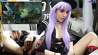 teen plays league of legends while masturbating on webcam