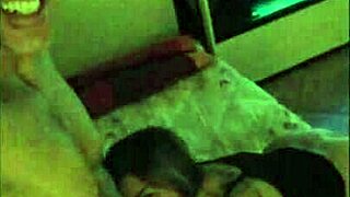 ripresa da vicino del cazzo che pompa un grosso culo con sborrata dentro