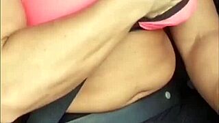 Blonde Safada Masturbates and Cums Inside the Car