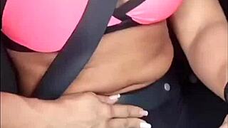 Blonde Safada Masturbates and Cums Inside the Car