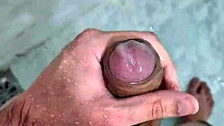 Gordinho Batendo Uma Ate Gozar No Banho