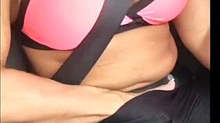 Blonde Safada Masturbates and Cums Inside the Car