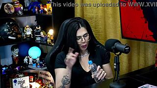 ruan shows his cock to lary cubas in public casting