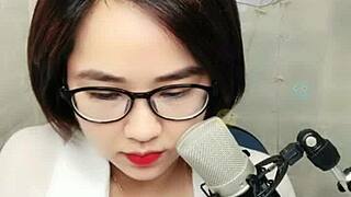 damn, this korean babe with glasses livestreams hot on uplive!