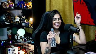 ruan shows his cock to lary cubas in public casting