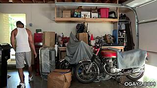 Что происходит когда мой похотливый босс Анджело Маркони встречает Давида Пласу на улице?