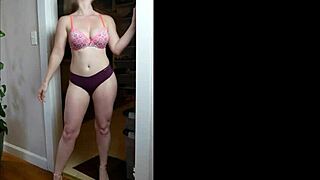 wow, check this sexy slow dance in hot underwear, so tempting! 😍