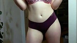 wow, check this sexy slow dance in hot underwear, so tempting! 😍