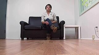 Does Shayne Kelly Squirt While Sucking Cock?