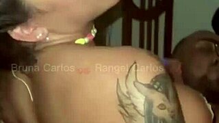 sortudo ganhou sentada da ex esposa e da ex cunhada durante menage das manas tem que respeitar essas rabas sentando completo no red e sheer