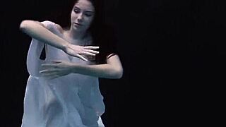Watch Andrejka's underwater moves in the pool