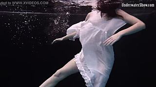 Watch Andrejka's underwater moves in the pool