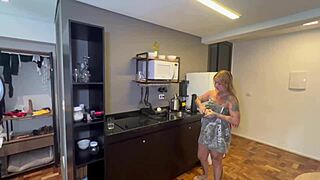 Blonde roommate calls neighbor to gap her pussy.