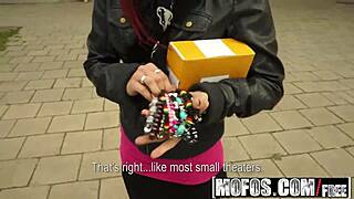 Verejný pickup sa zmení na horúce vonkajšie šúchanie s Terry Palomino - zvedavý ešte?