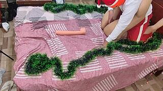 Sucking my stepmom's big ass pussy for Christmas, what a treat!