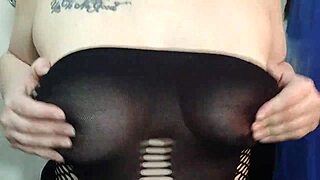 kyra hellfire gives a natural big boobs joi countdown