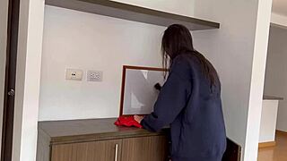 le pido a la doctora de mi esposo que me folle duro porque estoy muy caliente y ella cura todas mis enfermedades