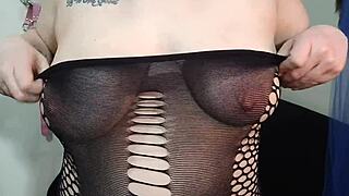 kyra hellfire gives a natural big boobs joi countdown