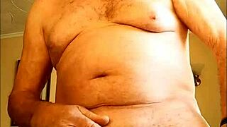 watching myself relax with some solo fun