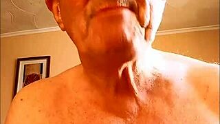 watching myself relax with some solo fun