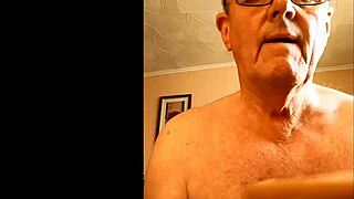 watching myself relax with some solo fun