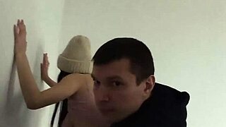 Airaccoon, I quickly fucked my classmate outdoors in the entrance and came in her mouth 😏