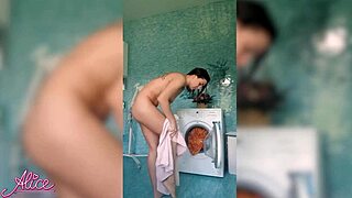 hot babe deep sucking while cleaning, so sensual! 😍