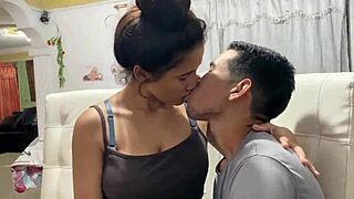 Mi Novia Acostada, Yo La Desperte Con Masaje En Su Hermoso Cuerpo