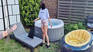 Outdoor solo show with anal masturbation and ass shaking