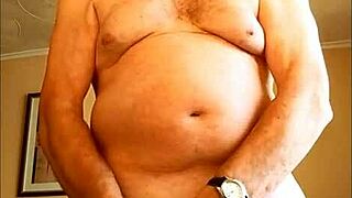 watching myself relax with some solo fun