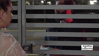 Polis İki 18+ Genci Lezbiyen Seks Yaparken Yakalıyor!