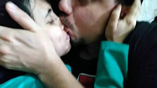 Rolando muita pega��o gostosa com a ninfetinha novinha e o velho bluezao gostos�o