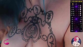 webcam slut masturbates her swollen puffy fat pussy with tight curvy body