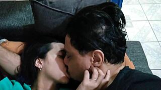 Rolando muita pega��o gostosa com a ninfetinha novinha e o velho bluezao gostos�o