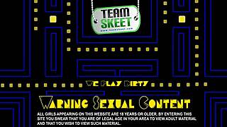 Watch Scarlett Sawyer's mouth filled with cum!