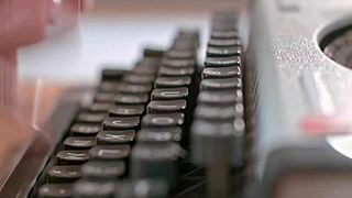 I plays with my big tits n wet pussy