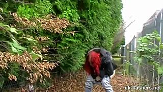 Suka tengok gadis kencing lancap di luar