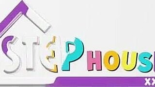 Enteada pequena Daisy busca ajuda safada do padrasto