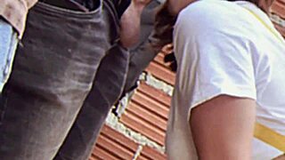 chupei o nerdola da minha sala pra ele me ajudar na prova de matem�tica se n�o der certo vou ter que chupar meu professor tamb�m mas ele tem o pau min�sculo