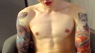 Young twink Alexterner shows off muscles while jerking for Chatroubate fans