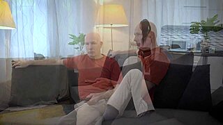 süper sıcak genç 18+ ebony yaşlı adamı biniyor ve her damlasını yutuyor