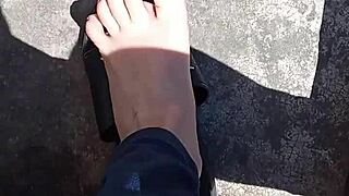 feet in the sun before pedicure ☀️