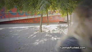 Yo tengok pacar latina aku hisap batang luar rumah lepas tu kongkek kuat tetek goyang