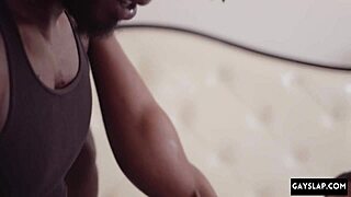 Горещ черен гей секс става още по-твърд с мускулест френски бодибилдър